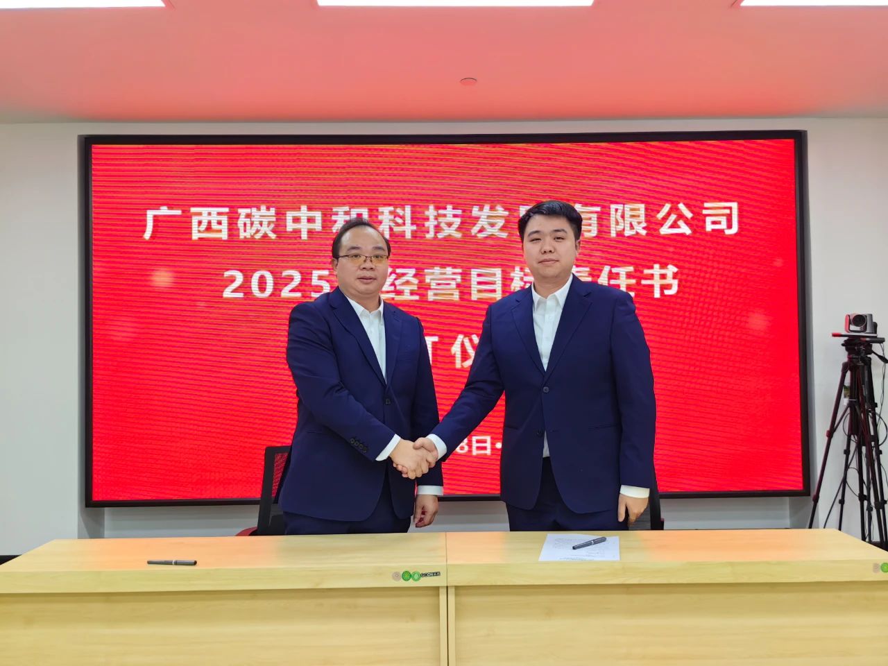 dcd8adabbecaf8996e78d34d31df35ce.jpg dcd8adabbecaf8996e78d34d31df35ce.jpg